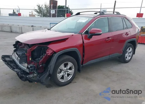 2021 Toyota Rav4 Xle z USA, uszkodzony, nr VIN 2T3P1RFV4MW184573